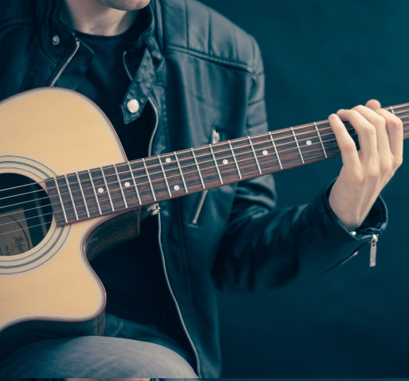 mann mit gitarre